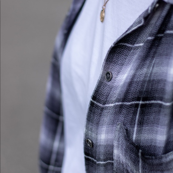 Plaid flannel with sleeve ties - Picture 3 of 5